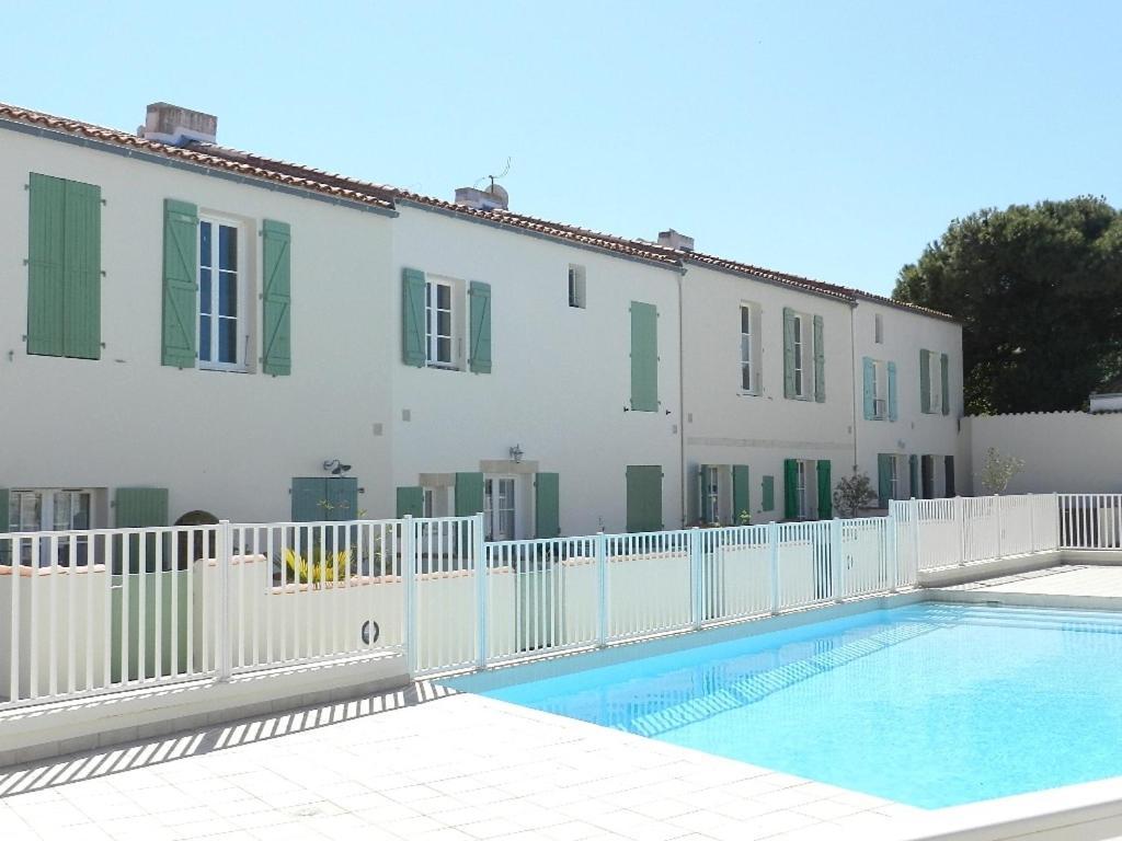 Les Remparts Apartment Saint-Martin-de-Re Exterior photo