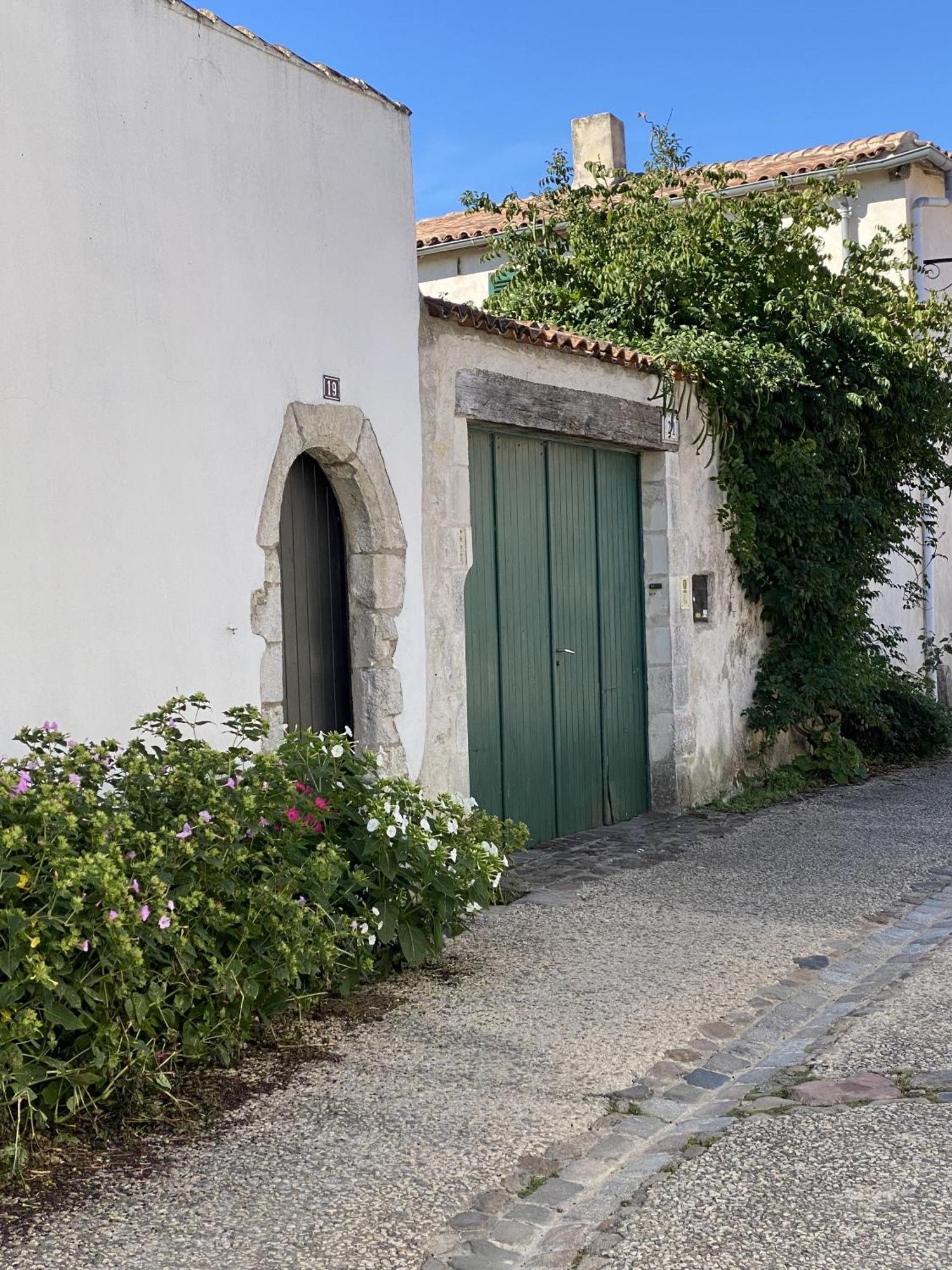 Les Remparts Apartment Saint-Martin-de-Re Exterior photo